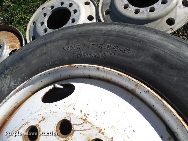 image for item DE5285 Tires and wheels