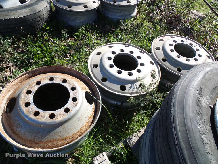 image for item DE5285 Tires and wheels