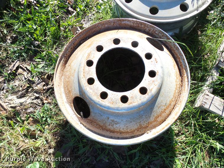 image for item DE5285 Tires and wheels