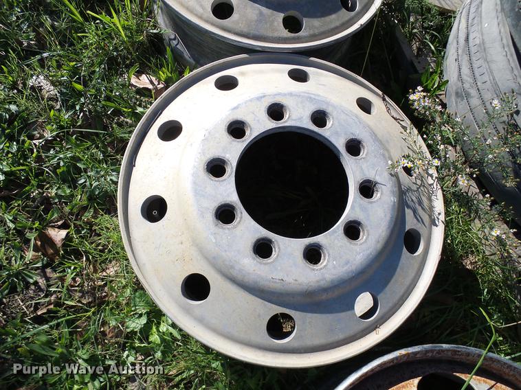 image for item DE5285 Tires and wheels