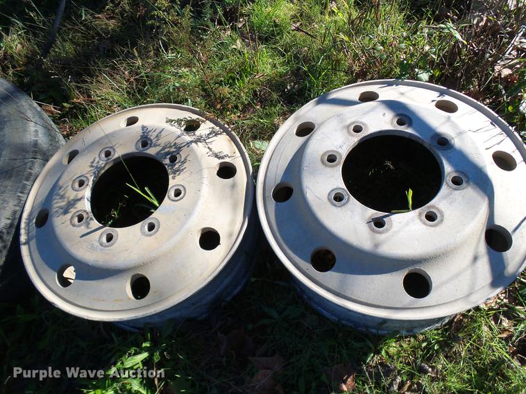 image for item DE5285 Tires and wheels