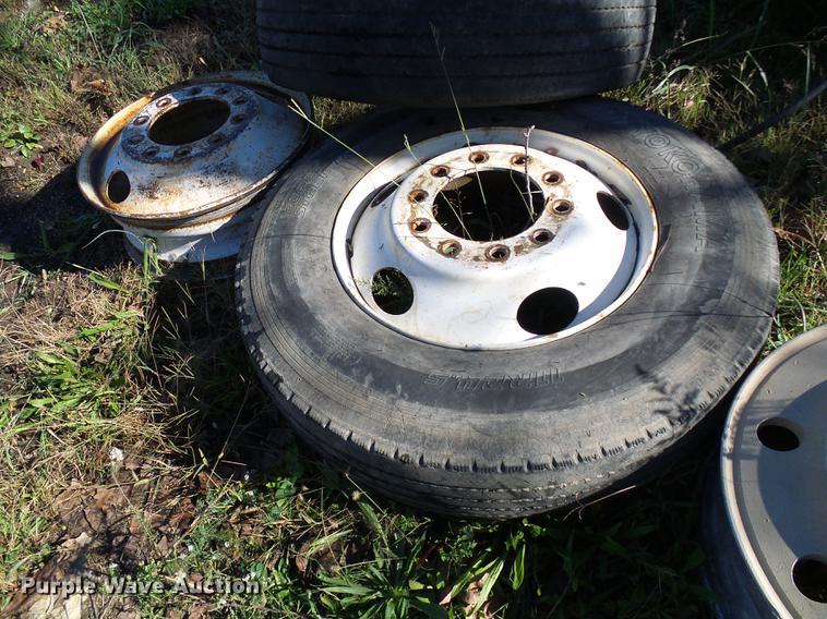 image for item DE5285 Tires and wheels