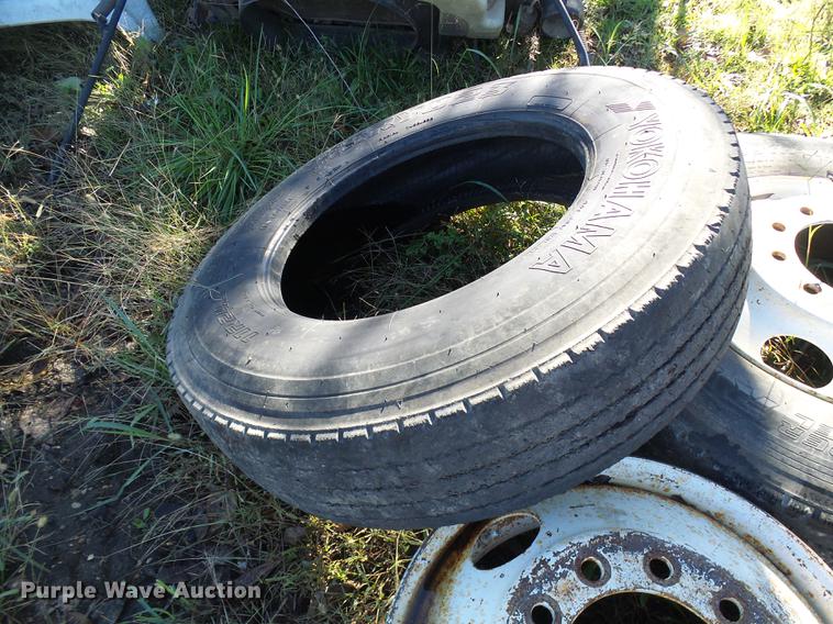 image for item DE5285 Tires and wheels