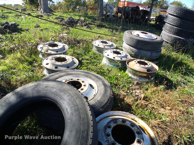 image for item DE5285 Tires and wheels