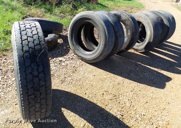 image for item DE5287 (10) tires