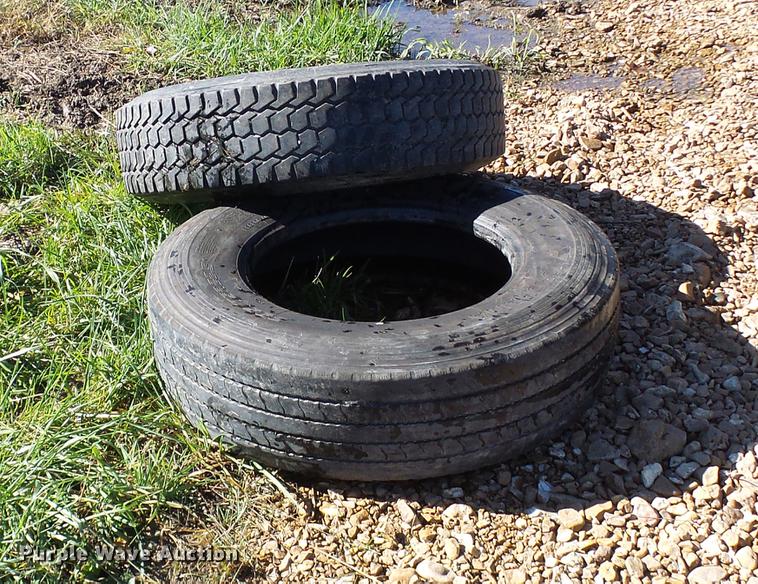 image for item DE5287 (10) tires