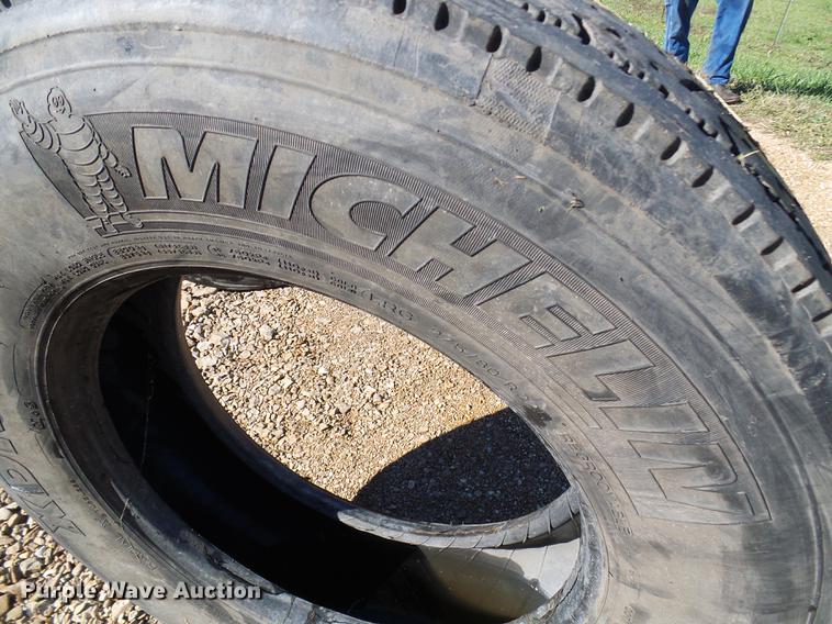 image for item DE5287 (10) tires