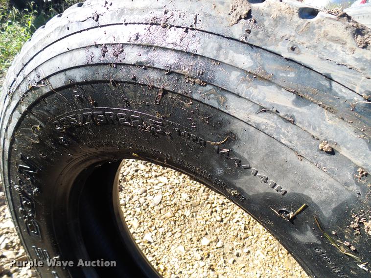 image for item DE5287 (10) tires