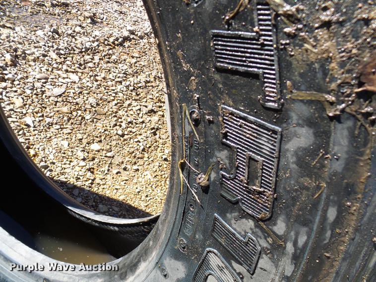 image for item DE5287 (10) tires