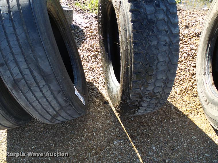 image for item DE5287 (10) tires