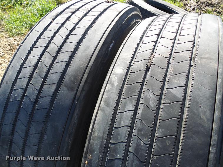 image for item DE5287 (10) tires