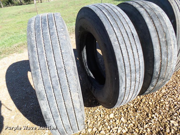 image for item DE5287 (10) tires