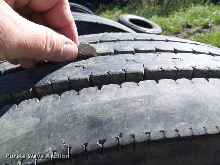 image for item DE5287 (10) tires