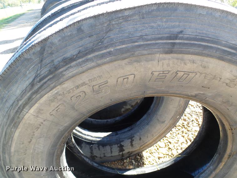 image for item DE5287 (10) tires