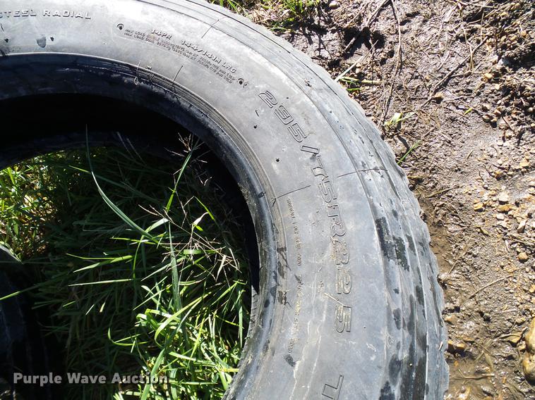 image for item DE5287 (10) tires