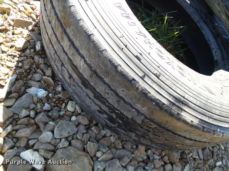 image for item DE5287 (10) tires