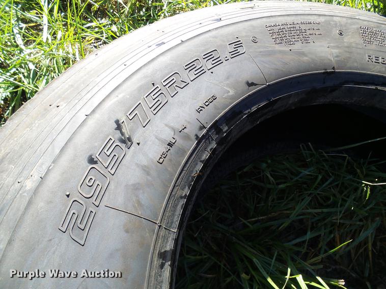 image for item DE5287 (10) tires