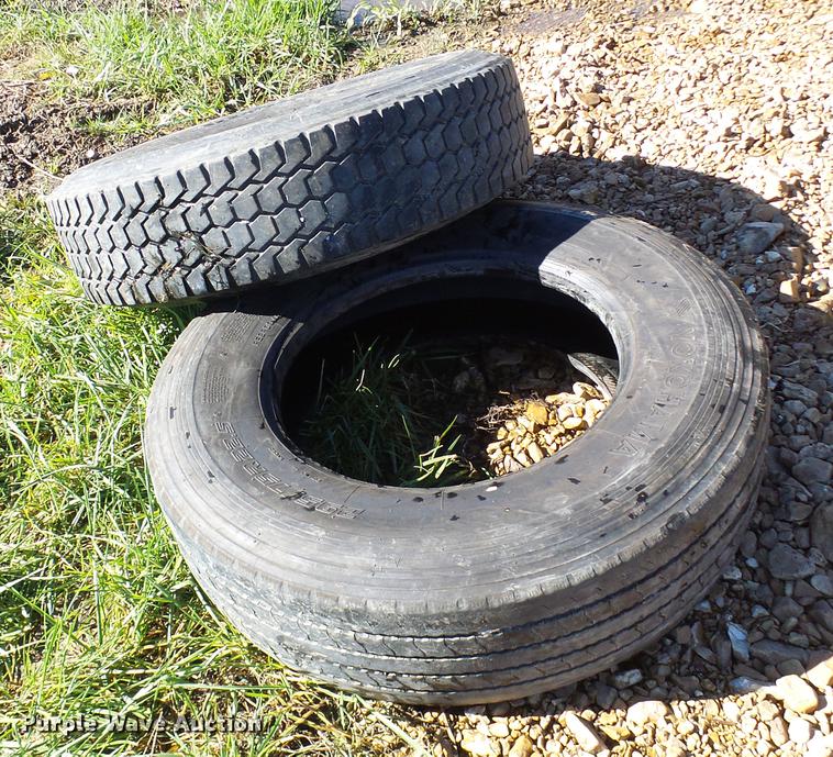 image for item DE5287 (10) tires