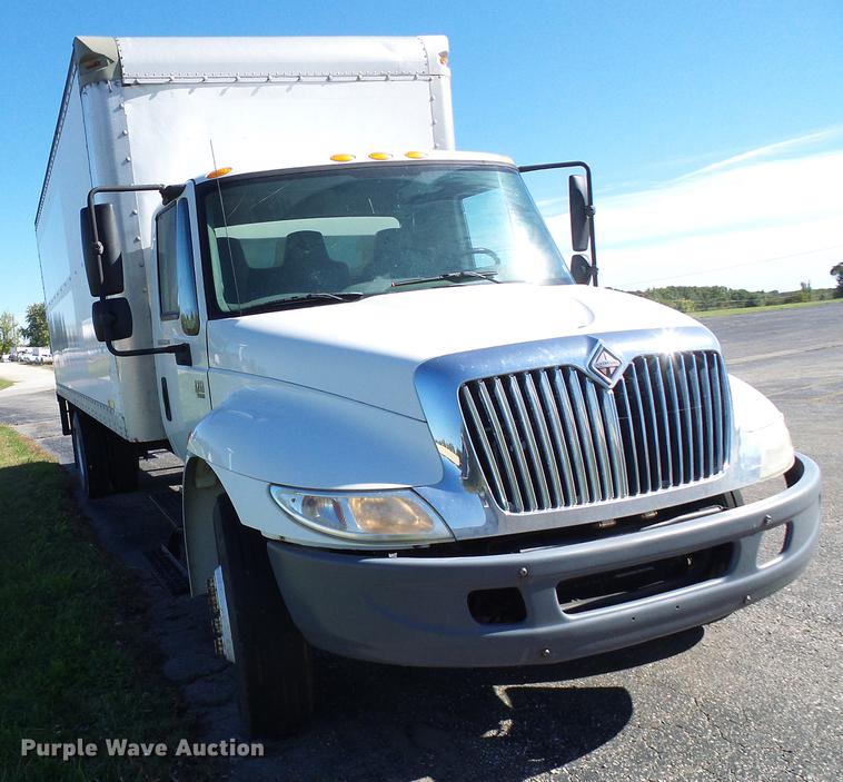 image for item DE5288 2007 International 4200 box truck
