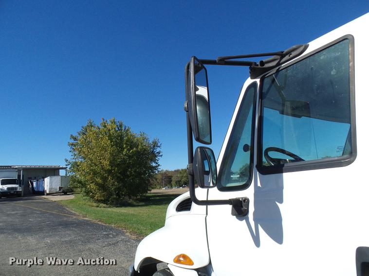 image for item DE5288 2007 International 4200 box truck