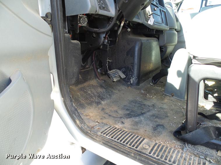 image for item DE5288 2007 International 4200 box truck