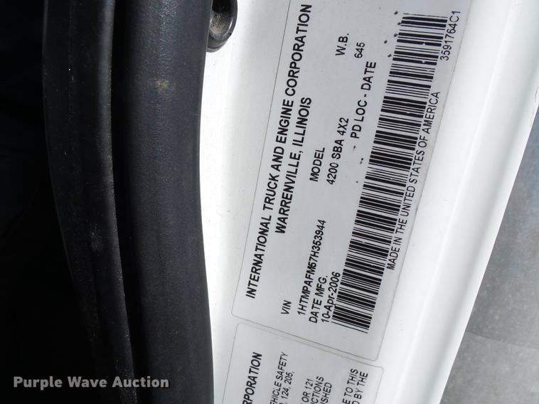 image for item DE5288 2007 International 4200 box truck