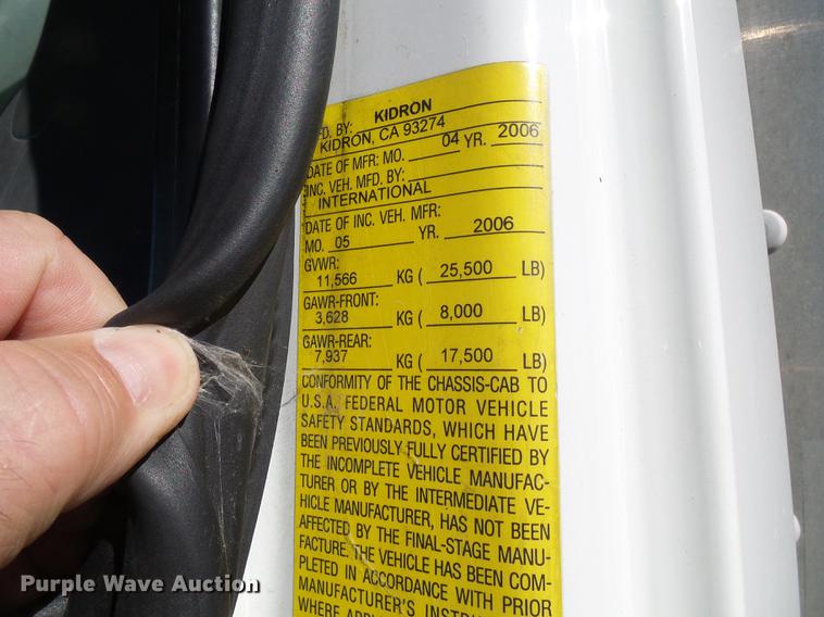 image for item DE5288 2007 International 4200 box truck