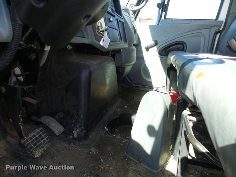 image for item DE5288 2007 International 4200 box truck