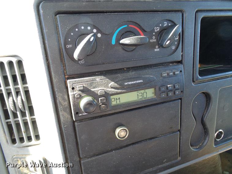 image for item DE5288 2007 International 4200 box truck