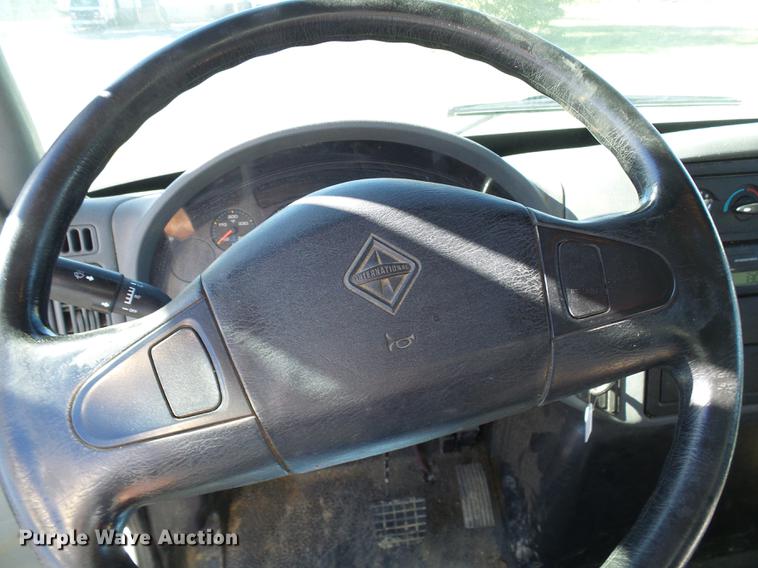 image for item DE5288 2007 International 4200 box truck