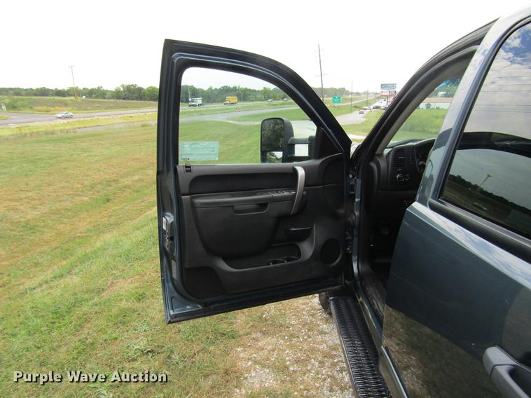 image for item DE5833 2014 Chevrolet Silverado 2500HD Crew Cab pickup truck