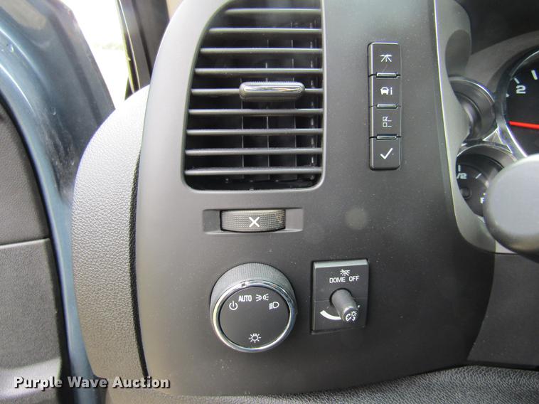 image for item DE5833 2014 Chevrolet Silverado 2500HD Crew Cab pickup truck