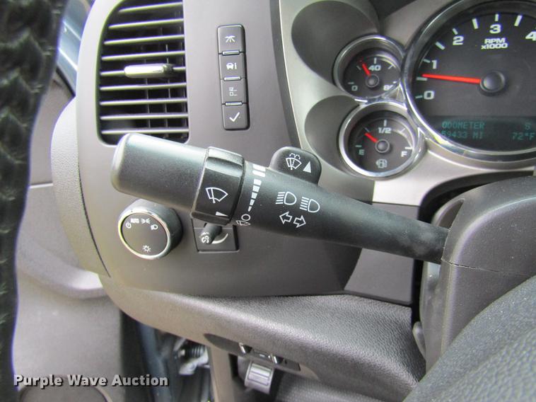 image for item DE5833 2014 Chevrolet Silverado 2500HD Crew Cab pickup truck