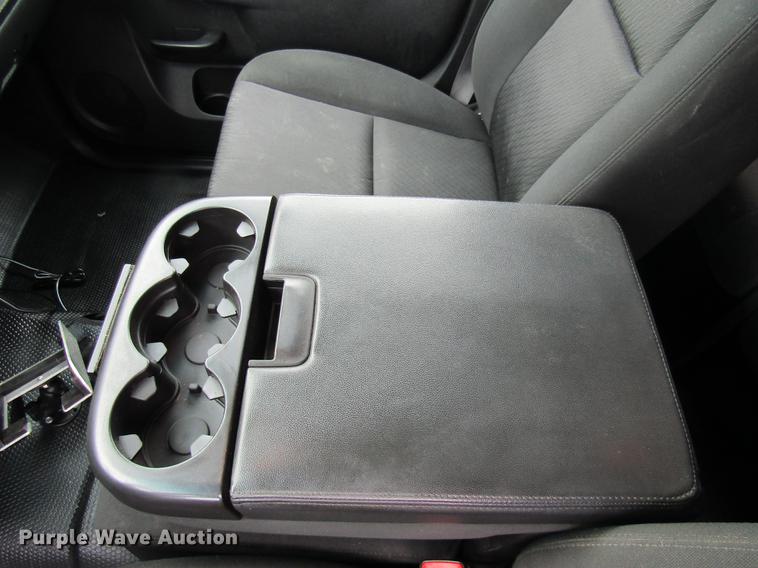 image for item DE5833 2014 Chevrolet Silverado 2500HD Crew Cab pickup truck