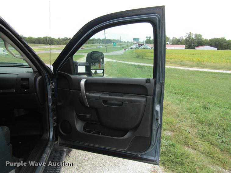 image for item DE5833 2014 Chevrolet Silverado 2500HD Crew Cab pickup truck