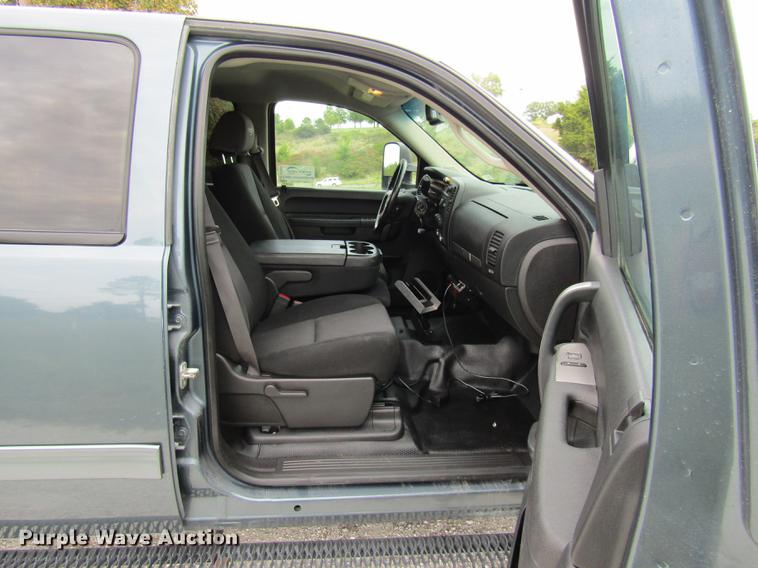 image for item DE5833 2014 Chevrolet Silverado 2500HD Crew Cab pickup truck