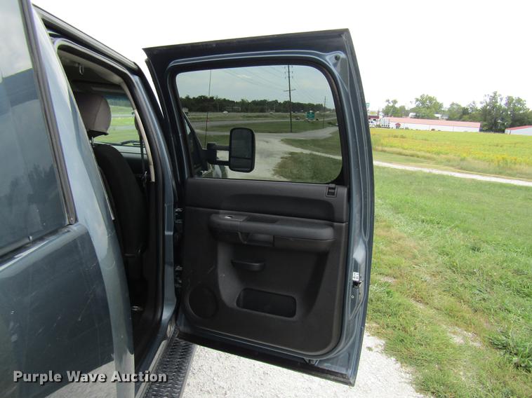 image for item DE5833 2014 Chevrolet Silverado 2500HD Crew Cab pickup truck