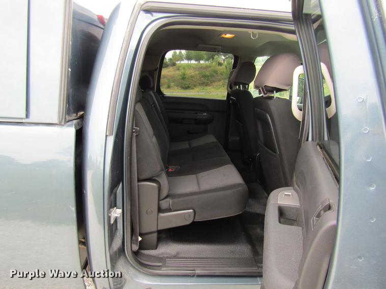 image for item DE5833 2014 Chevrolet Silverado 2500HD Crew Cab pickup truck