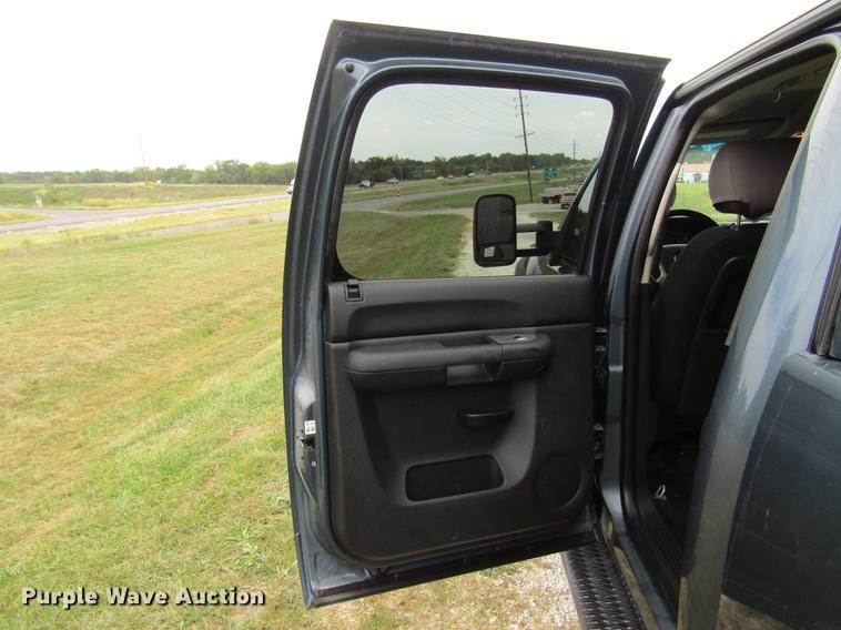 image for item DE5833 2014 Chevrolet Silverado 2500HD Crew Cab pickup truck