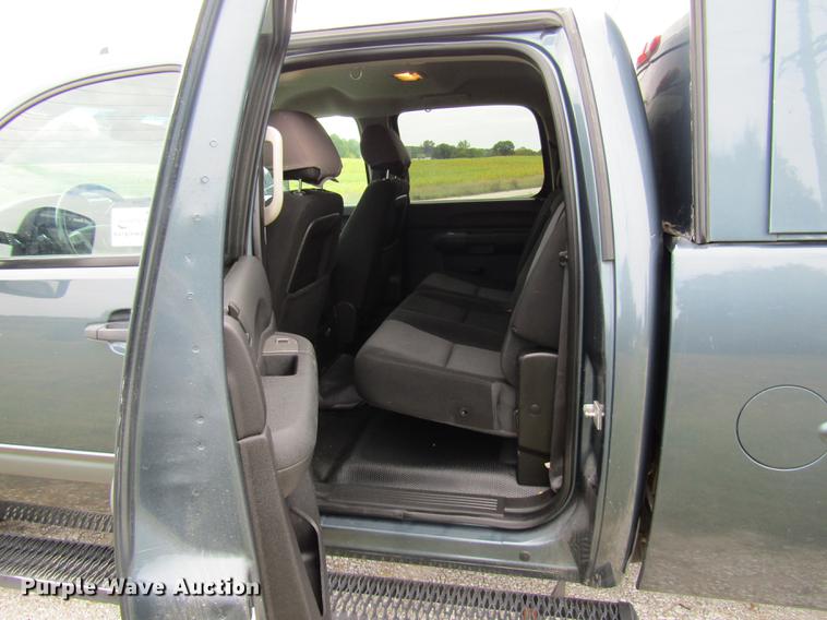 image for item DE5833 2014 Chevrolet Silverado 2500HD Crew Cab pickup truck