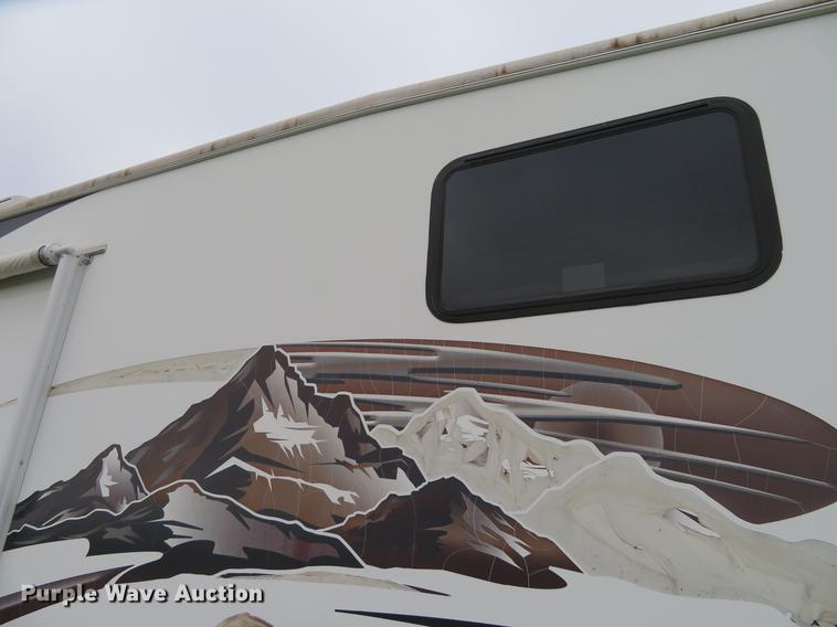 image for item DE6487 2009 Montana 2955 RL camper