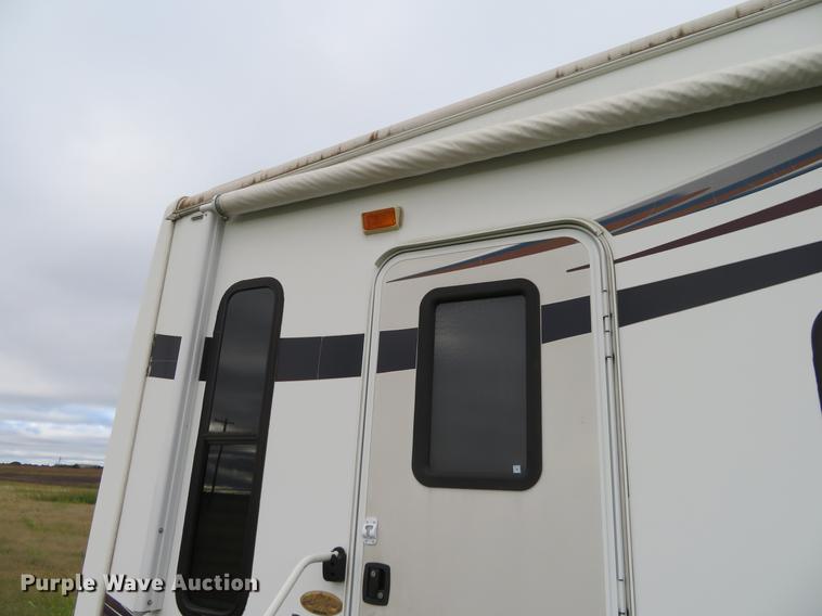 image for item DE6487 2009 Montana 2955 RL camper