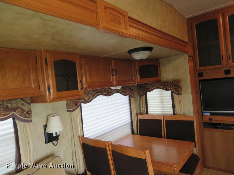 image for item DE6487 2009 Montana 2955 RL camper
