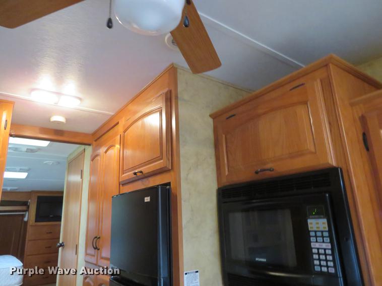 image for item DE6487 2009 Montana 2955 RL camper