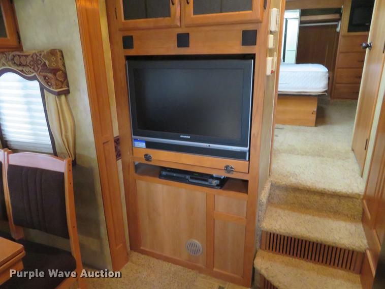 image for item DE6487 2009 Montana 2955 RL camper