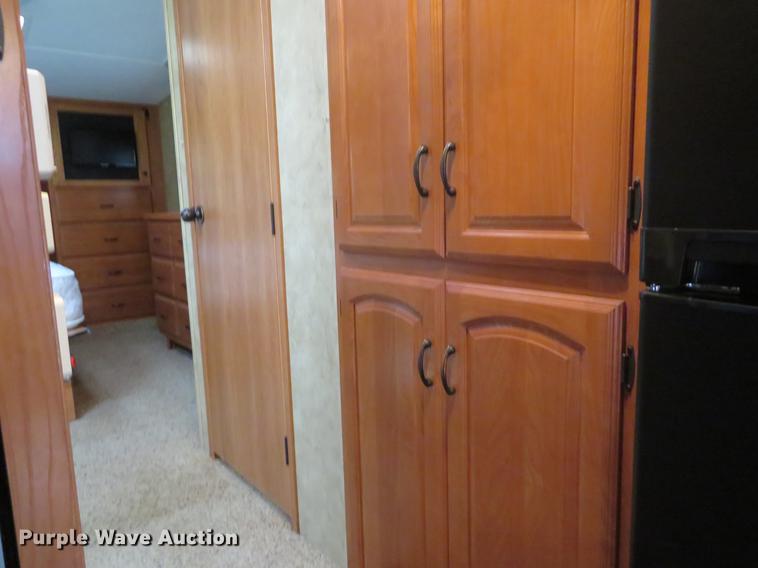 image for item DE6487 2009 Montana 2955 RL camper