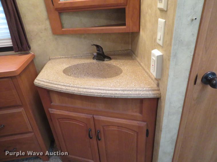 image for item DE6487 2009 Montana 2955 RL camper