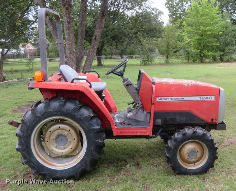 image for item DE6488 Massey-Ferguson 1240 MFWD tractor