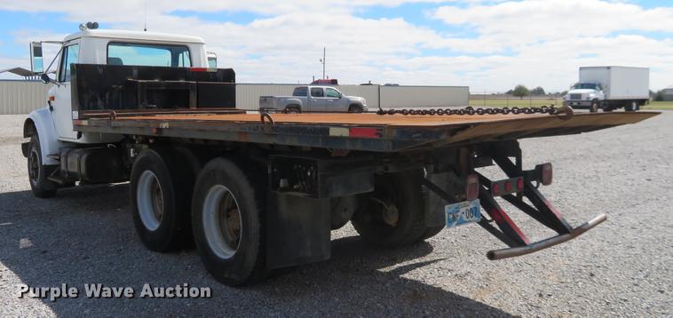 image for item DE6490 1994 International 4900 rollback truck