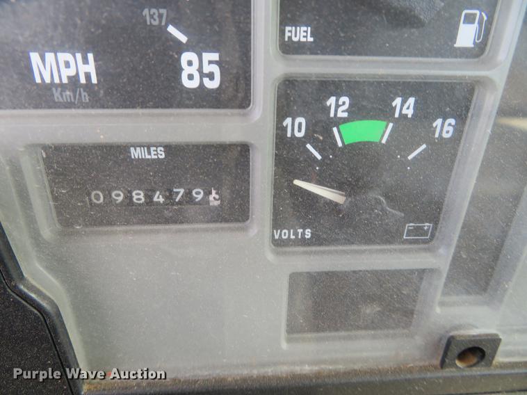 image for item DE6490 1994 International 4900 rollback truck